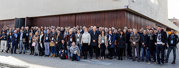 Fotografia de grup de la COMTIC 2019 davant de l'Auditori de Pineda de Mar