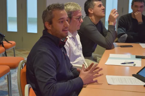 Una intervenció durant el debat d’una de les primeres trobades