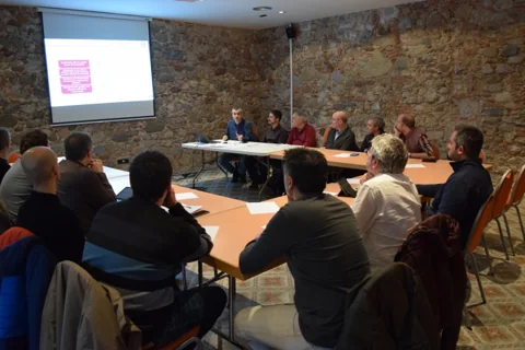 Presentació amb projecció i debat durant una de les primeres trobades